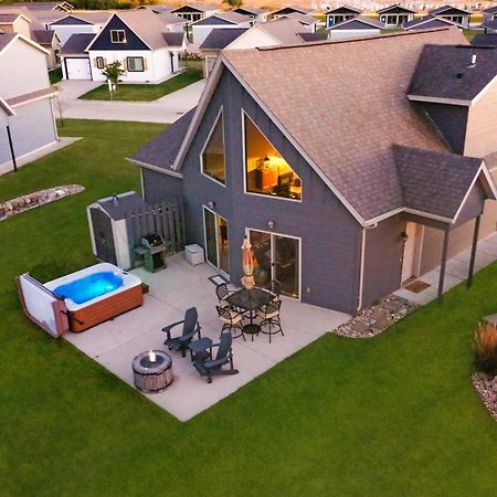 Boho Bungalow On The Pond W/ Hot Tub Arnolds Park Buitenkant foto