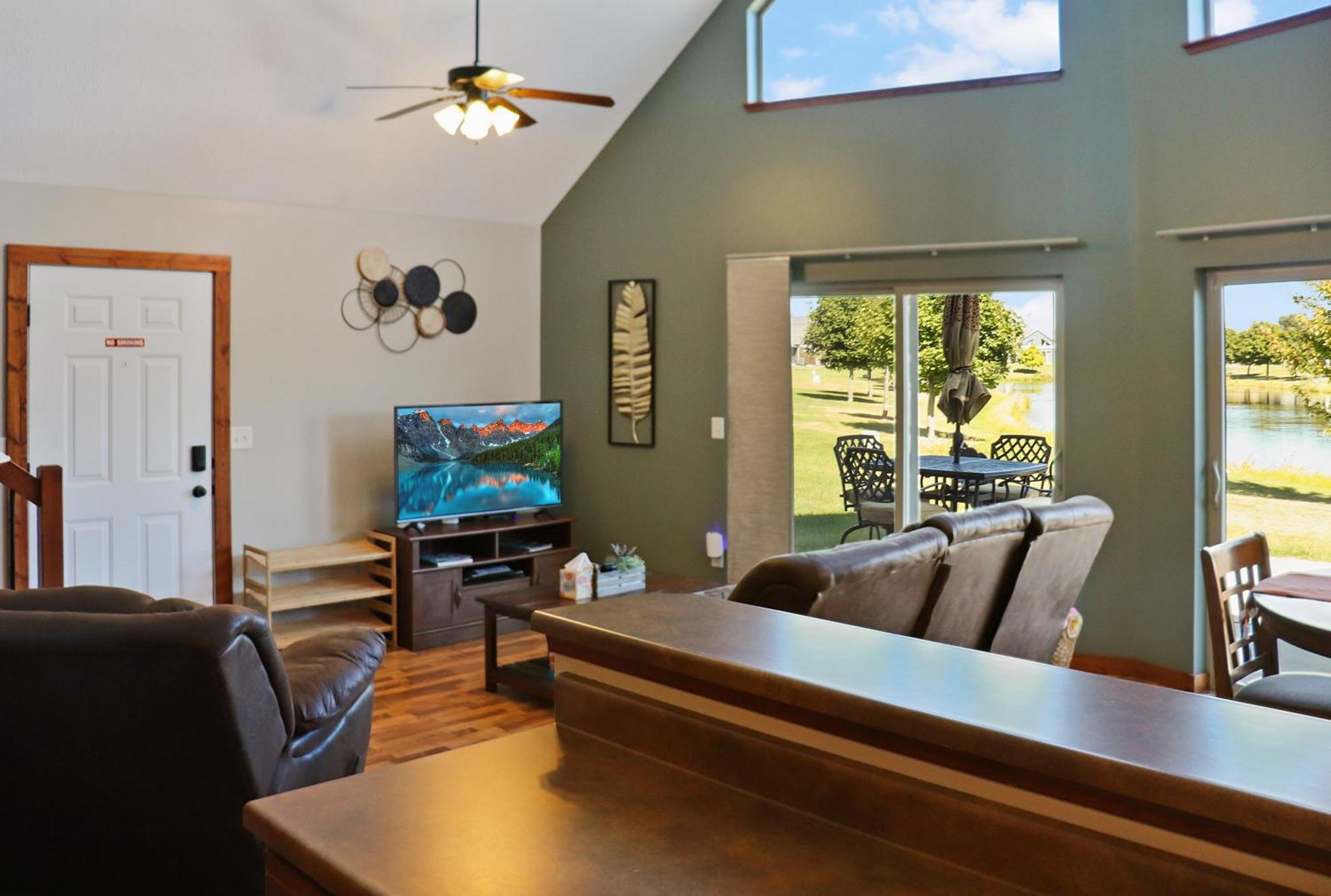 Boho Bungalow On The Pond W/ Hot Tub Arnolds Park Buitenkant foto